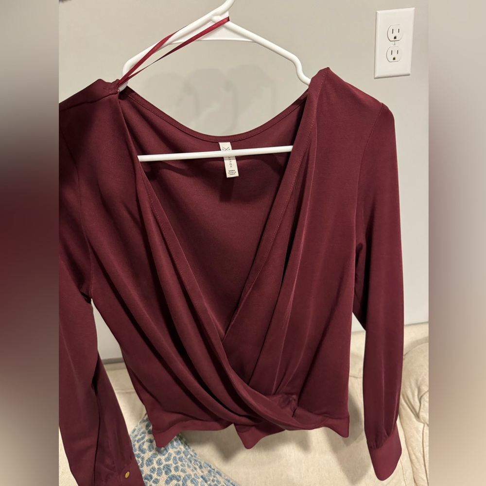 Burgundy top size, size small